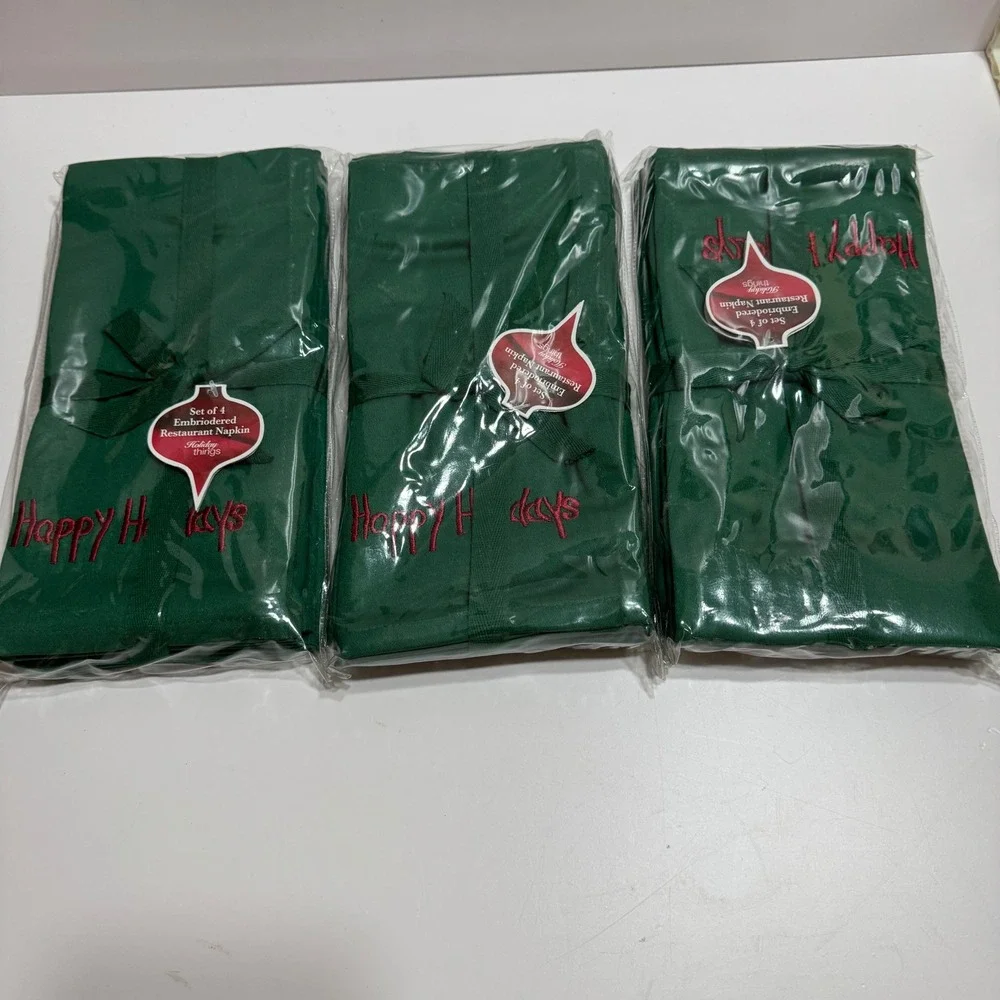 Linens-N-Things Happy Holidays Embroidered Green Napkins Set of 12 RN72191 NEW